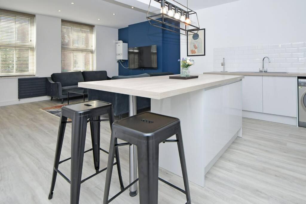 Burton House - By Sigma Stays Crewe Bagian luar foto